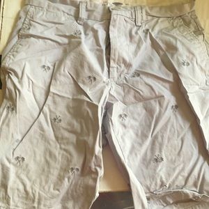 Old Navy size 30 shorts with palm tree